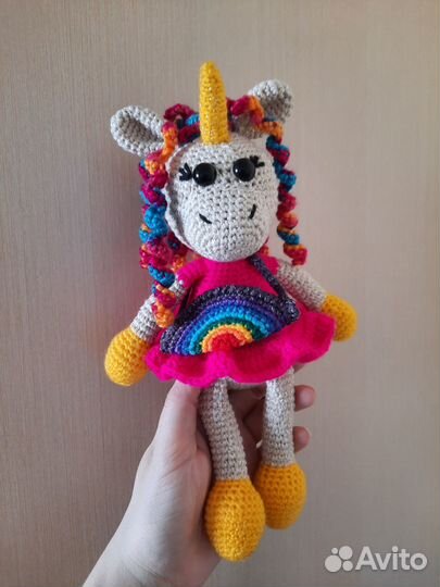 Вязаная игрушка единорожка из хлопка с люрексом