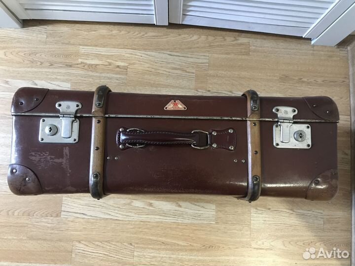 Чемодан старинный антуражный интерьерный