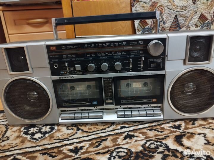 Кассетный магнитофон sanyo
