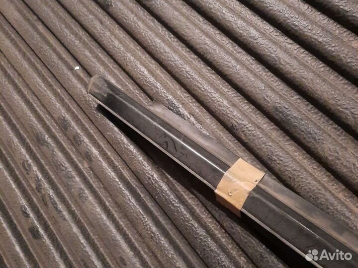 Бархотка передней прав.двери Mitsubishi Colt Z25A