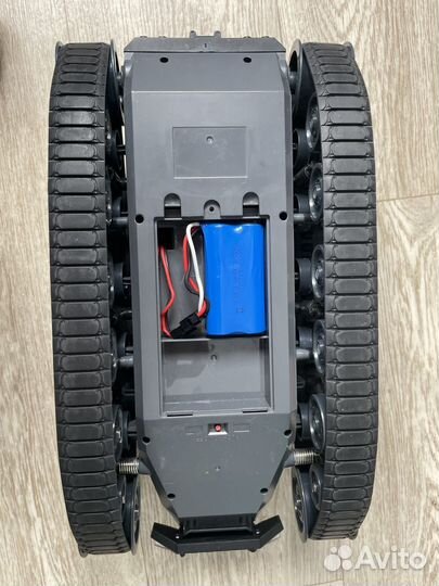 Радиоуправляемый гусеничный вездеход 1:12