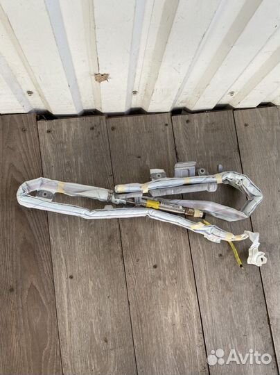 Шторка безопасности левая Toyota Auris E150