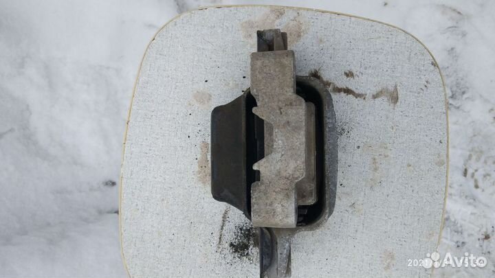 Опора двигателя левая 1K0199555AC EA111 1.4 TSI