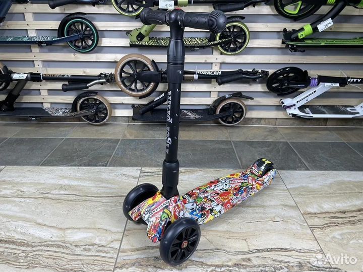 Самокат трехколесный