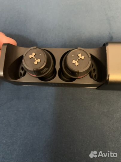 Наушники JBL Under Armour True Wireless Flash