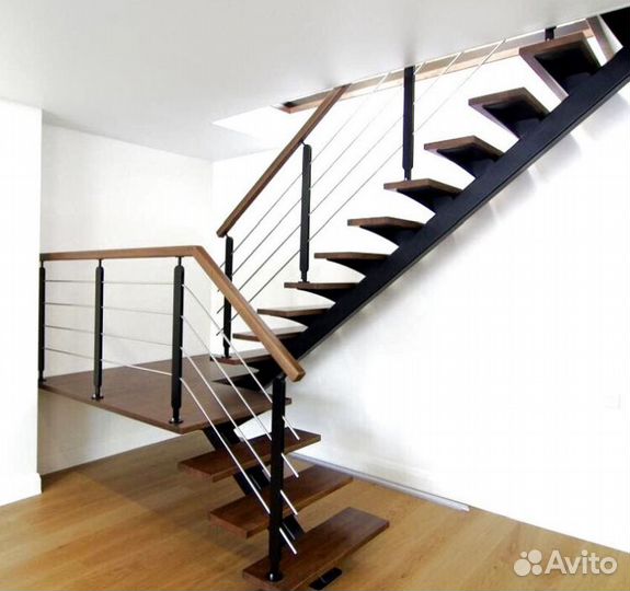 Лестница прямая на металлокаркасе