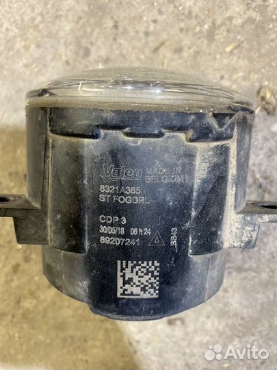 Mitsubishi противотуманная фара. 8321A365