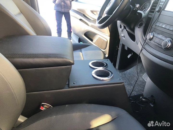 Бар подлокотник в Мерседес Виано, 639,447