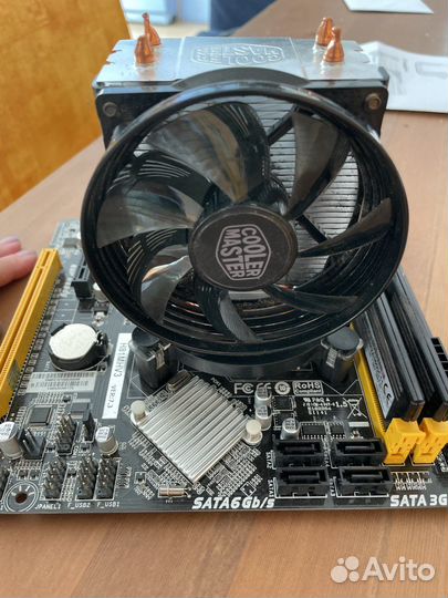 Материнская плата с процессором и памятью