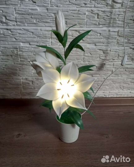 Лилия светильник