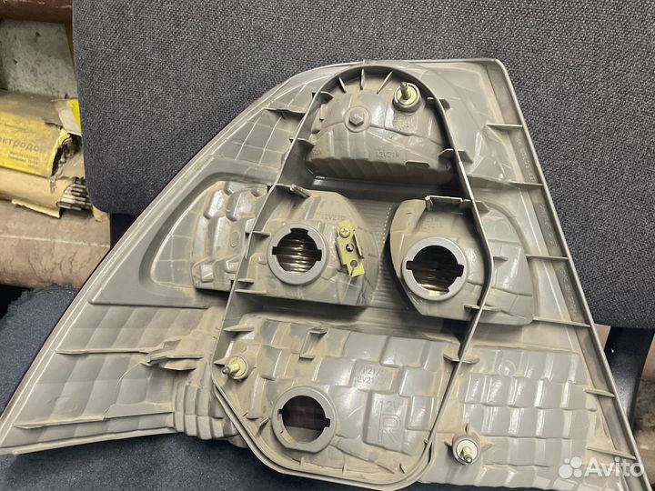 Стоп сигнал правый 00-02 год Toyota Corolla