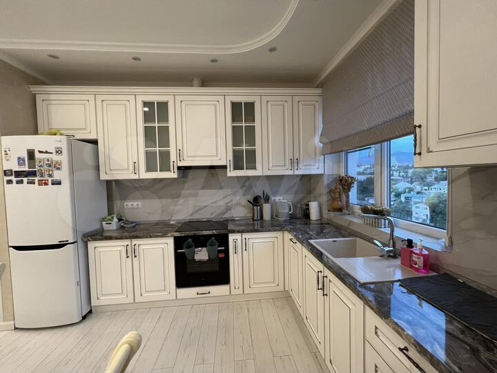 2-к. квартира, 70 м², 10/15 эт.