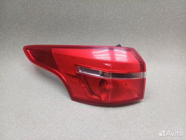 Фонарь задний левый Ford Focus 3 универсал 1.6