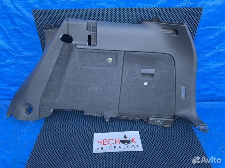 Обшивка багажника правая Volkswagen Touareg GP