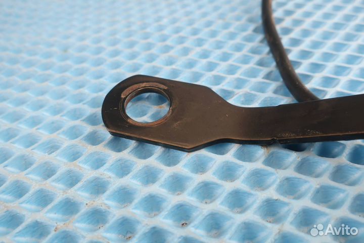 Ответная часть ремня безопасности передняя левая