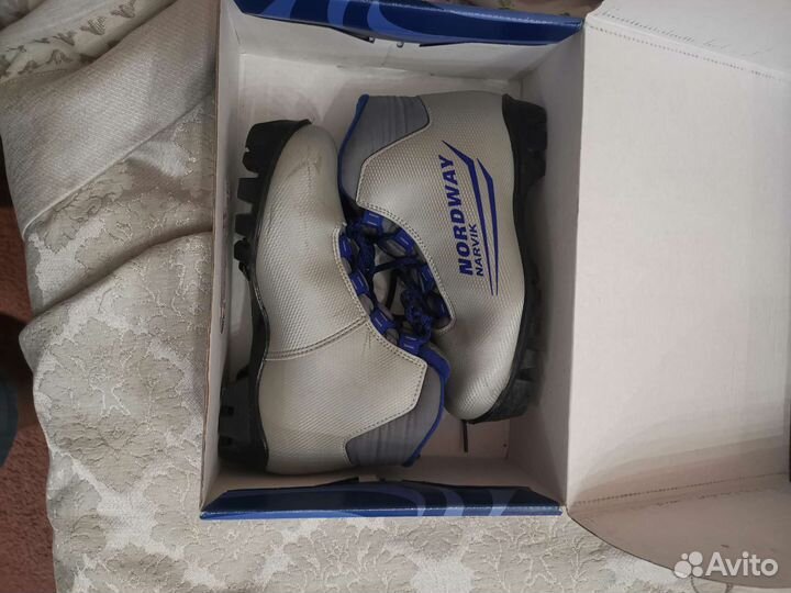 Лыжные ботинки