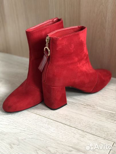 Ботильоны красные замшевые
