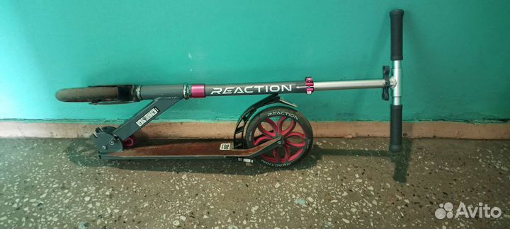 Самокат reaction 200