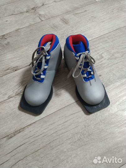 Лыжи беговые детские 140 (ботинки 30 размер-доп)