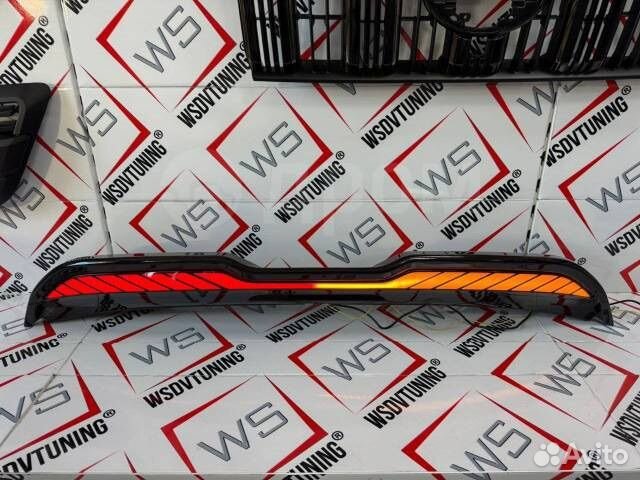 Спойлер верхний черный Land Cruiser 200/2008-2022