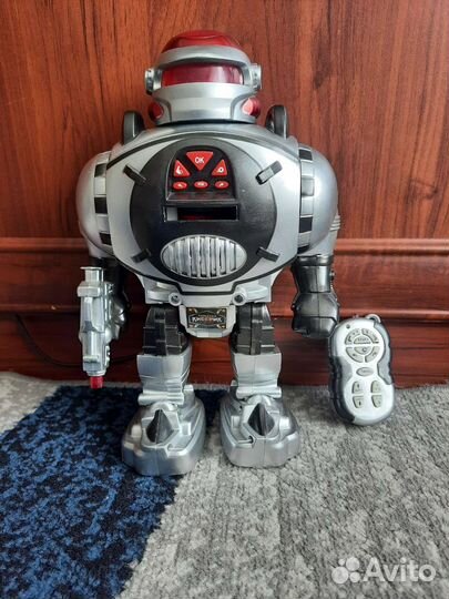 Игрушка робот с пультом