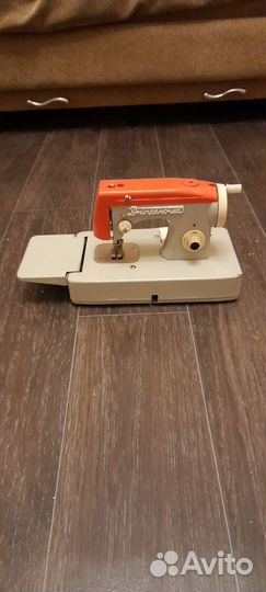 Детская швейная машинка СССР