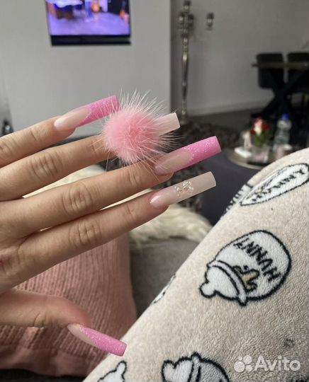 Модель на наращивание ногтей