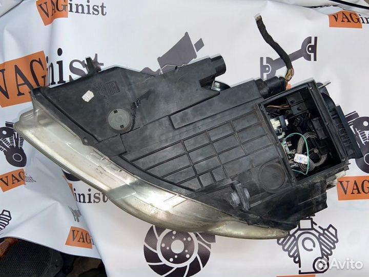 Фара ксеноновая правая