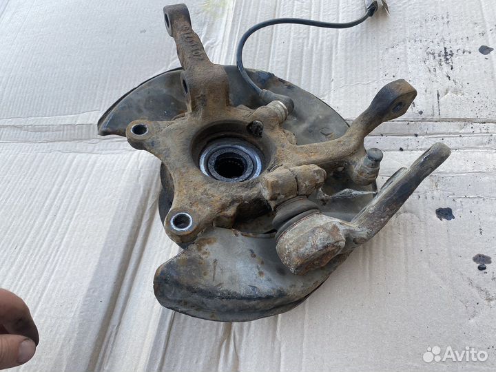 Кулак Mercedes 124 4matik перед правый