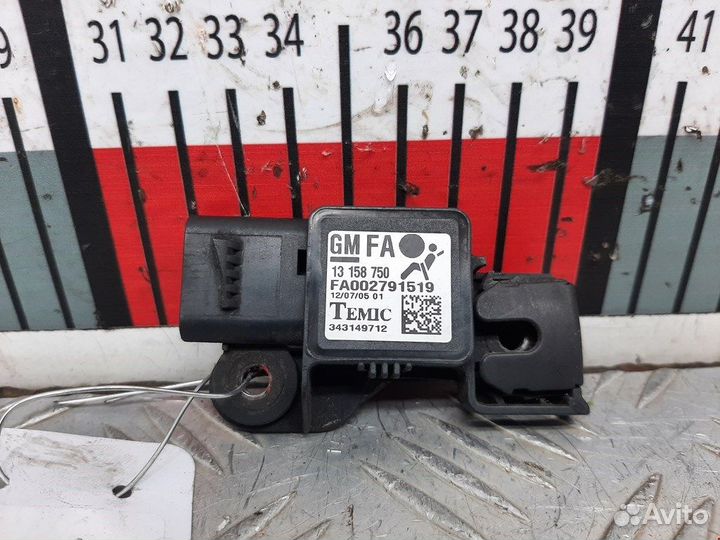 Датчик удара для Opel Zafira B 13158750