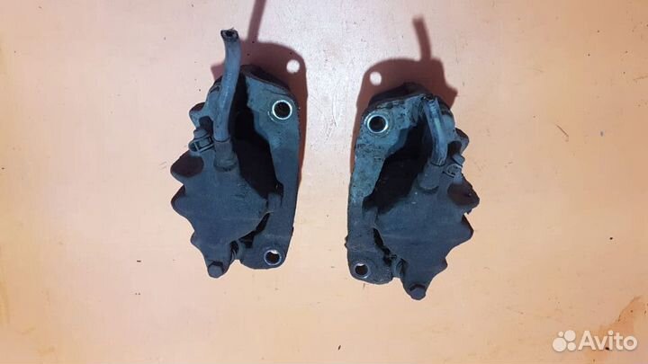 Суппорт тормозной передний на Renault Scenic