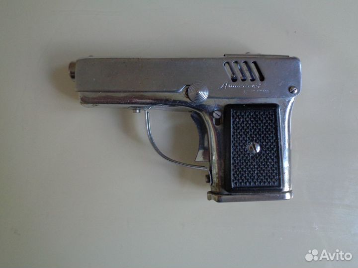 Бензиновая зажигалка пистолет, старая