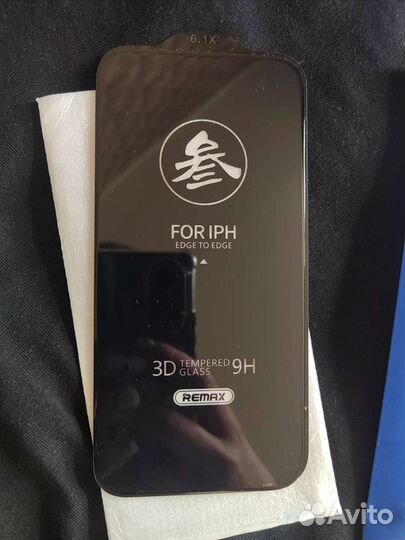 Защитное стекло на iPhone 11