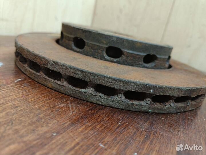 Диск передний правый Kia Spectra Диск тормозной