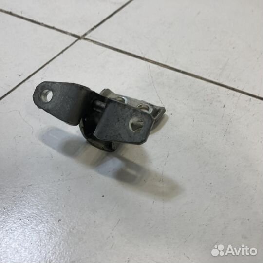 Петля двери задней правой верхняя Mitsubishi Pajer