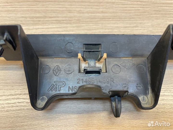 Дефлектор радиатора правый Renault Logan