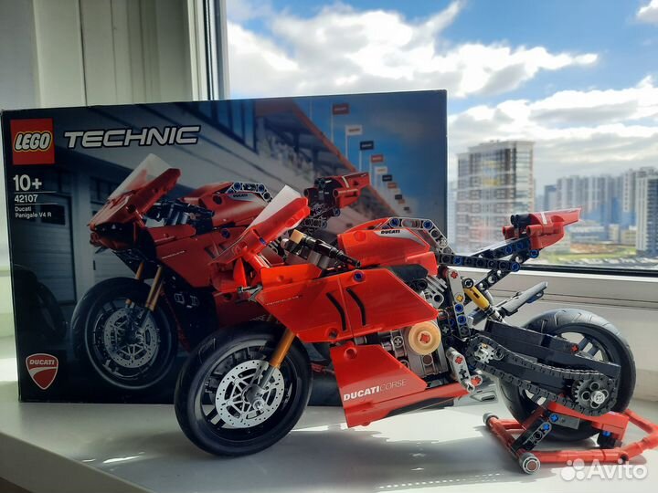 Lego Technic 42107 Ducati Panigale V4 R