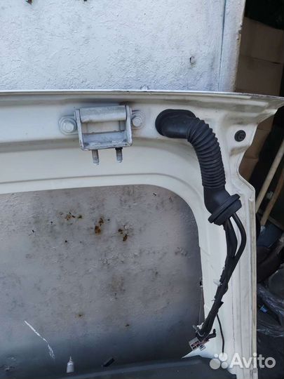 Пятая дверь nissan serena C 25