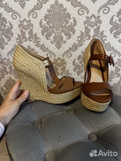 Босоножки на платформе