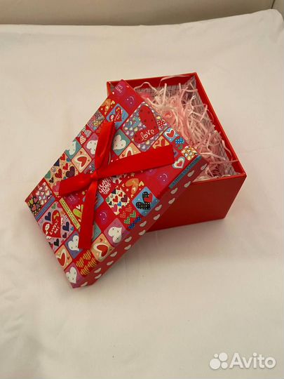 Подарочная коробка