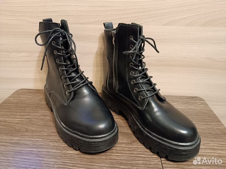 Минималистичные ботинки на шнурках