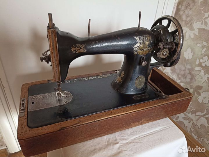 Швейная машинка Зингер