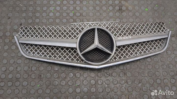 Решетка радиатора Mercedes E W212, 2010