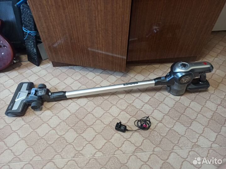 Вертикальный ручной пылесос Hoover RA22 019