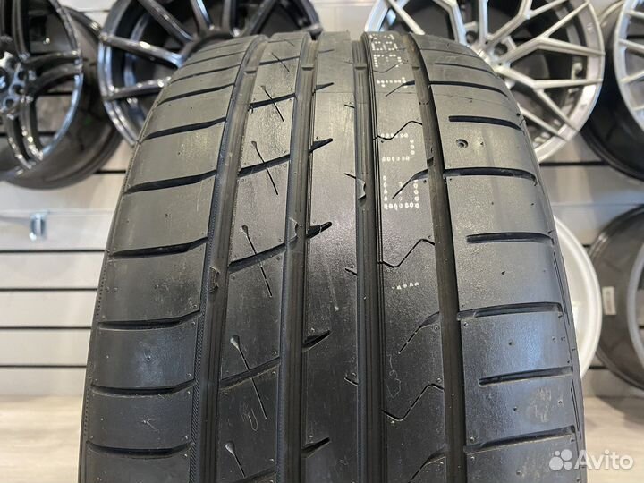 Habilead HF330 245/40 R18 97W