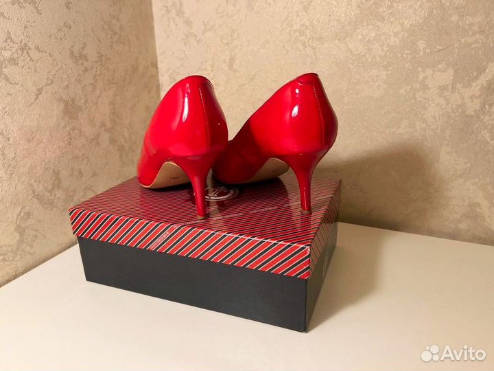 Туфли лаковые 39