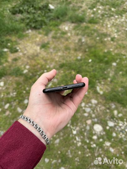 iPhone SE (2020), 64 ГБ