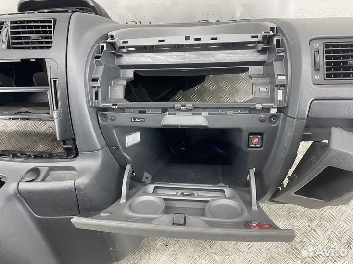 Торпедо Peugeot Expert 2007-2016