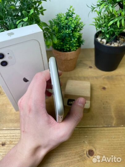 iPhone 11, 64 ГБ