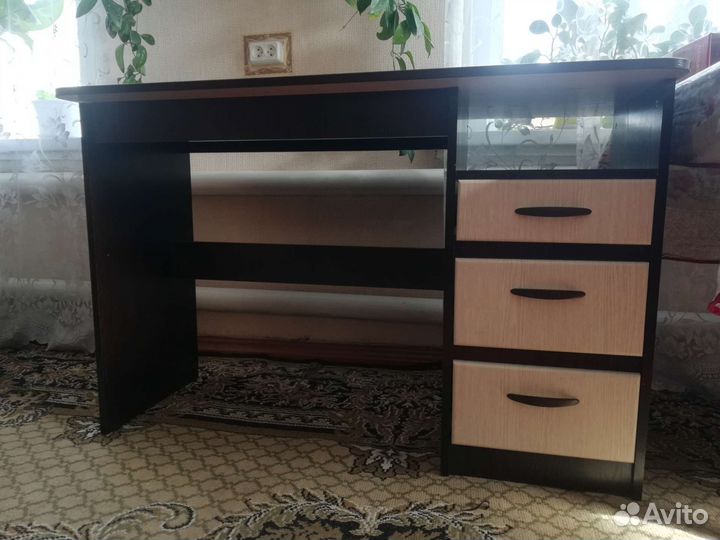 Письменный стол